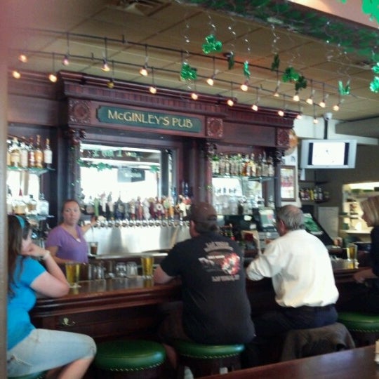 รูปภาพถ่ายที่ McGinley&#39;s Pub โดย Shawn B. เมื่อ 6/23/2012