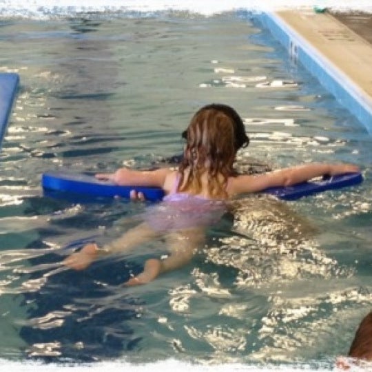 รูปภาพถ่ายที่ Tom Dolan Swim School โดย Anthony W. เมื่อ 5/20/2012