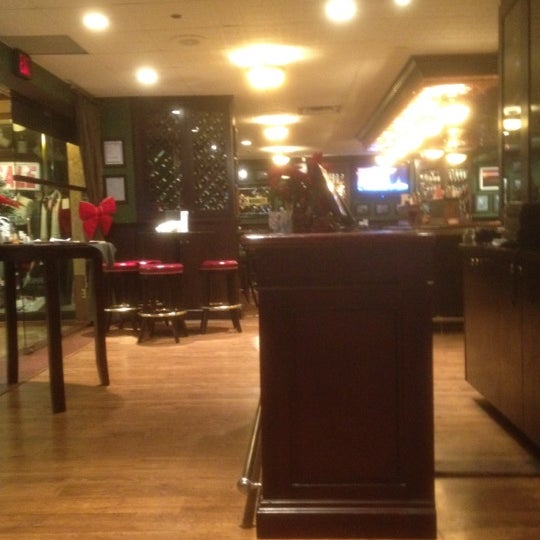 Снимок сделан в Quinn&#39;s Steakhouse &amp; Bar пользователем MJ V. 12/11/2011