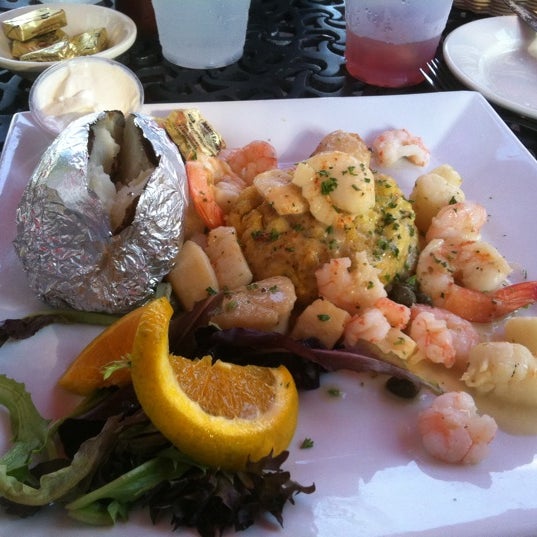 Photo taken at Luna Del Sea Steak and Seafood Bistro by Elva A. on 6/17/2011
