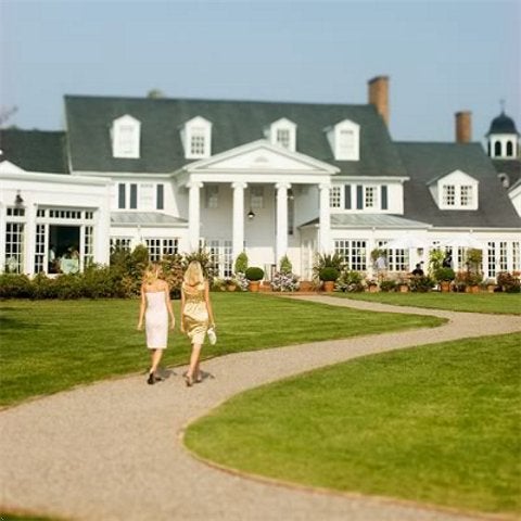Featured in “Wedding Crashers,” this charming colonial mansion is a classy luxury resort — so dressing up like Rachel McAdams is probably tacky, creepy, and weird. http://on.kayak.com/PerryCabin