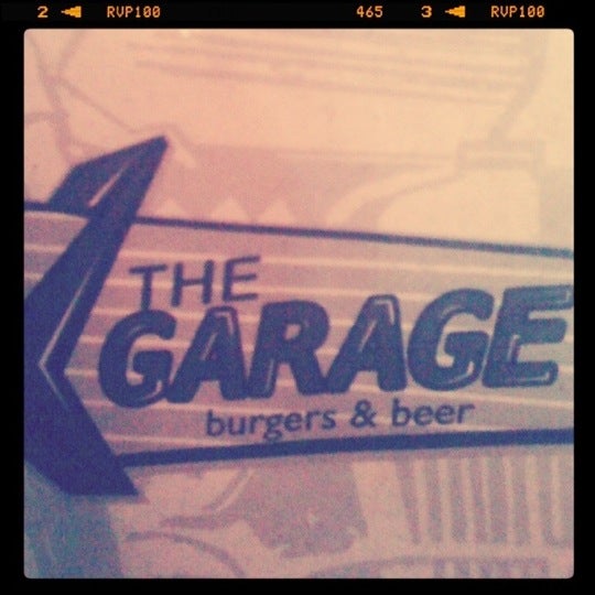 รูปภาพถ่ายที่ The Garage โดย John A. เมื่อ 3/17/2012
