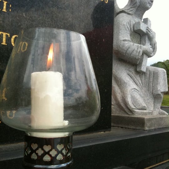 Photos At Papa Thio Rip Cemetery