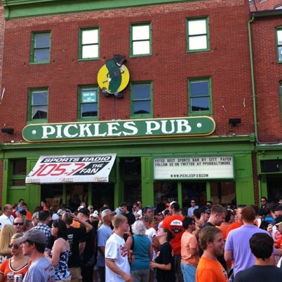 7/27/2012 tarihinde Robert T.ziyaretçi tarafından Pickles Pub'de çekilen fotoğraf