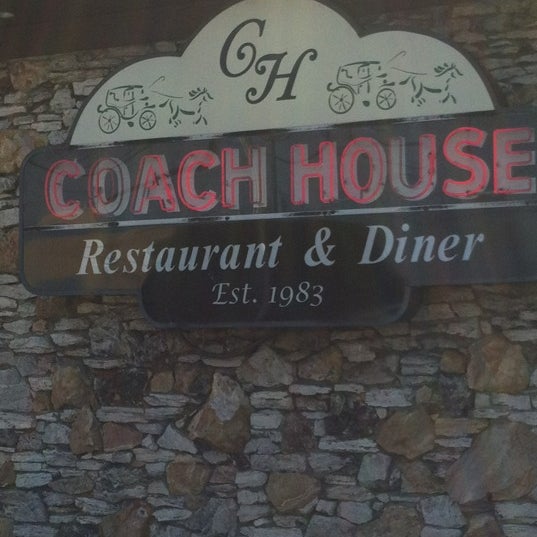 Foto tirada no(a) Coach House Diner &amp; Restaurant por Jesus R. em 3/11/2012