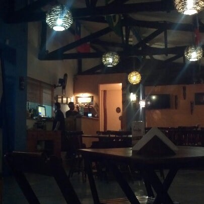 Foto diambil di El Tambo Bar &amp; Restaurante oleh Viviam A. pada 9/8/2012