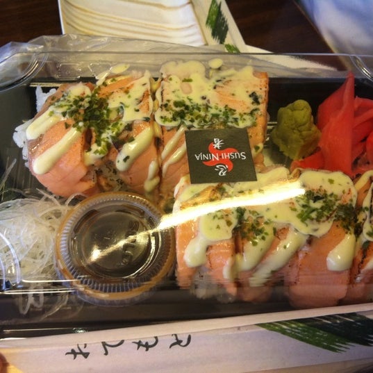 Foto diambil di Sushi Ninja oleh Dee P. pada 11/5/2011