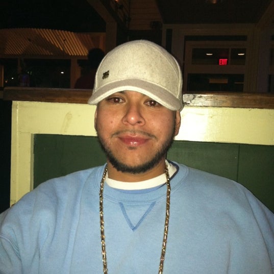 Photo taken at Chili&#39;s Grill &amp; Bar by Gladys on 12/3/2011