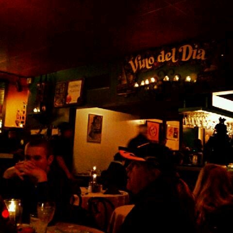 Foto tomada en Manuel&#39;s Mexican Restaurant  por Aaron C. el 1/17/2012