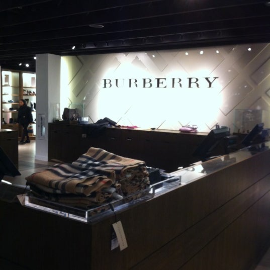 Burberry Outlet - Clothing Store Central Valley