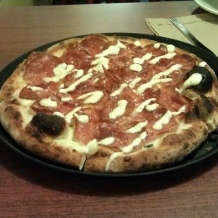 1/13/2012 tarihinde Jennifer S.ziyaretçi tarafından Hard Knox Pizzeria'de çekilen fotoğraf