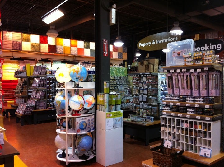 DeSerres Oakville 2501 Hyde Park Gate