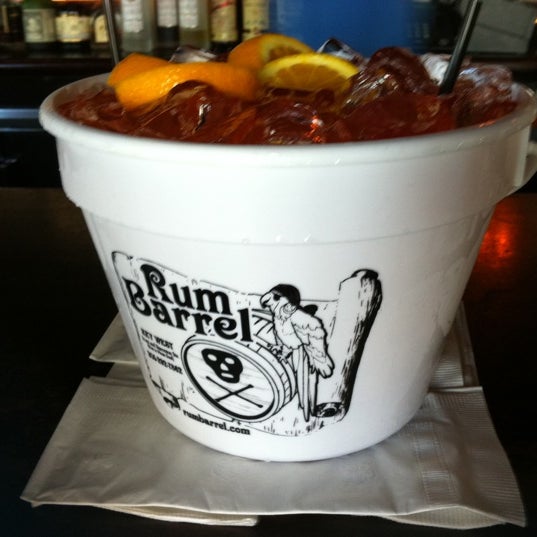 Foto scattata a Rum Barrel Bar &amp; Grill da Christiana D. il 9/5/2011