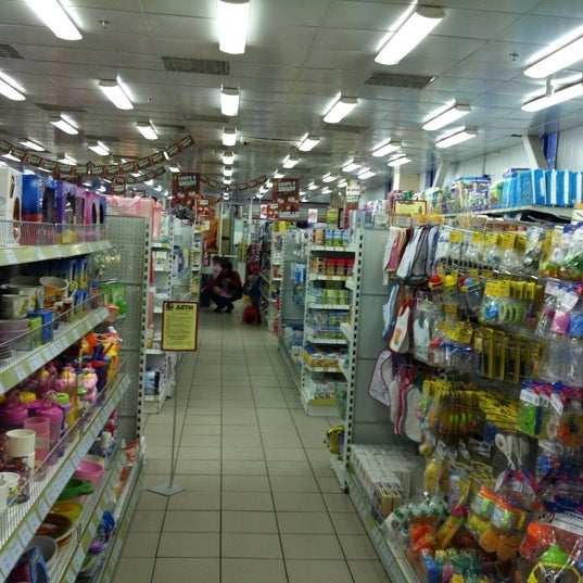 детский мир липецк. витрина детского магазина игрушек. детский магазин 9. детский мир в галактике барнаул. детская одежда.