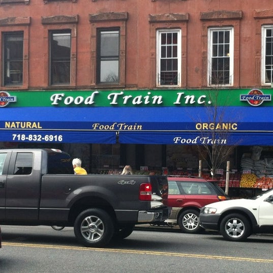 3/17/2012 tarihinde Megan C.ziyaretçi tarafından Food Train Market'de çekilen fotoğraf
