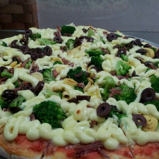 5/11/2012에 Fabricio O.님이 Vitrine da Pizza - Pizza em Pedaços에서 찍은 사진