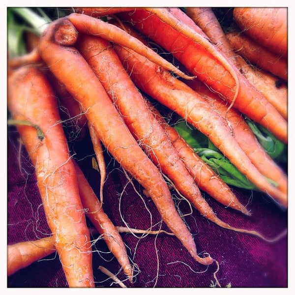 4/21/2012 tarihinde Shana R.ziyaretçi tarafından Santa Rosa&#39;s Farmers Market'de çekilen fotoğraf