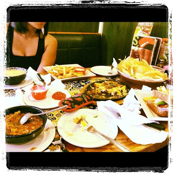 รูปภาพถ่ายที่ Chili&#39;s Grill &amp; Bar โดย Sunny X. เมื่อ 6/1/2012