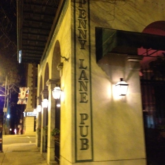 Foto tirada no(a) Penny Lane Pub por Jon D. em 11/27/2011