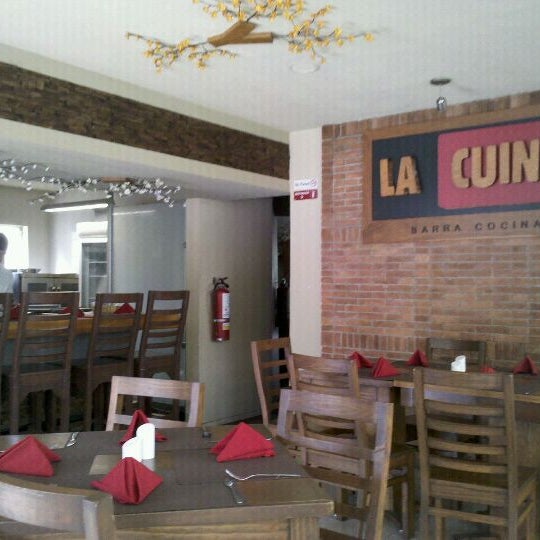 รูปภาพถ่ายที่ La Cuina โดย Jonathan K. เมื่อ 9/16/2011