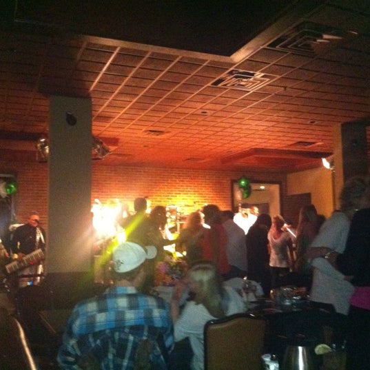 รูปภาพถ่ายที่ Cherokee Tavern โดย Brian เมื่อ 3/11/2012