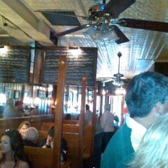 Foto diambil di The Virginian Restaurant oleh Michael M. pada 10/15/2011