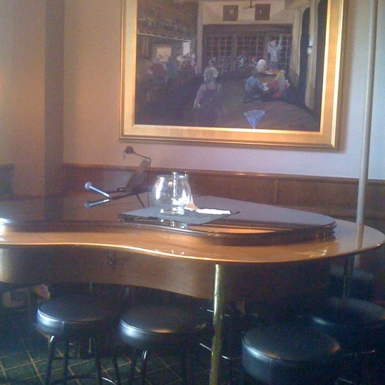 11/24/2011にRob J.がCharlie Brown&#39;s Bar &amp; Grillで撮った写真