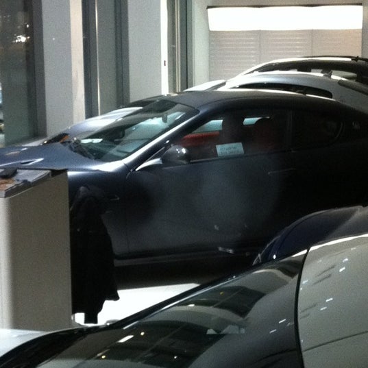 Das Foto wurde bei Maserati of Manhattan von Maik S. am 2/7/2012 aufgenommen