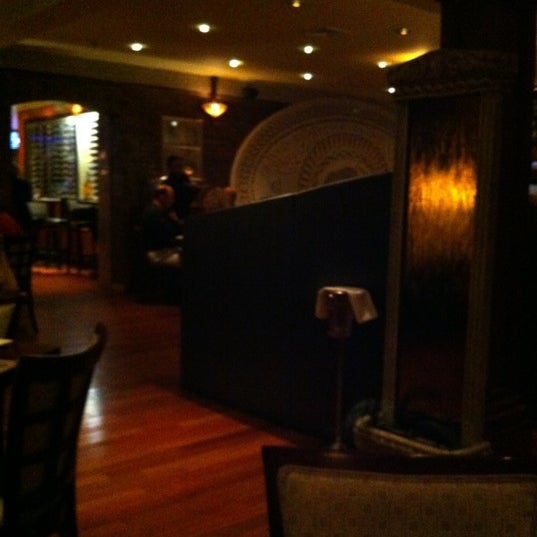 Foto diambil di Above Restaurant &amp; Bar oleh Steve S. pada 4/1/2012