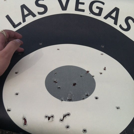 Foto diambil di Las Vegas Gun Range oleh Pablo R. pada 3/16/2012