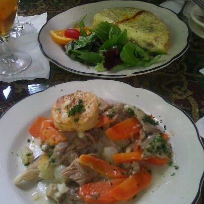Foto diambil di Cafe Degas oleh Ashley P. pada 4/25/2012