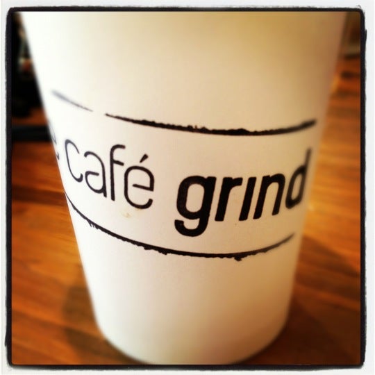 Photo prise au The Café Grind par Brian Q. le5/22/2012