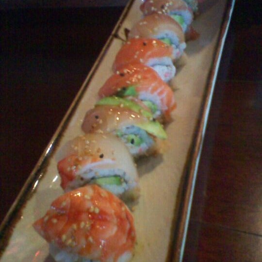 Foto tirada no(a) Wonderful Sushi Hillcrest por Dustin M. em 6/2/2012