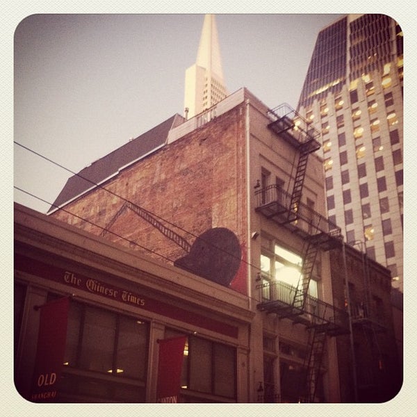Photo taken at Pacific Tradewinds Backpacker Hostel - San Francisco by Martin M. on 12/2/2011