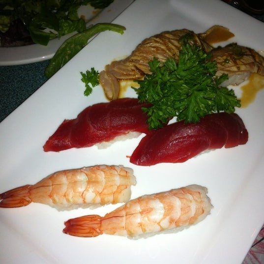 Photo prise au Sakana Sushi &amp; Grill par Chris W. le4/7/2012