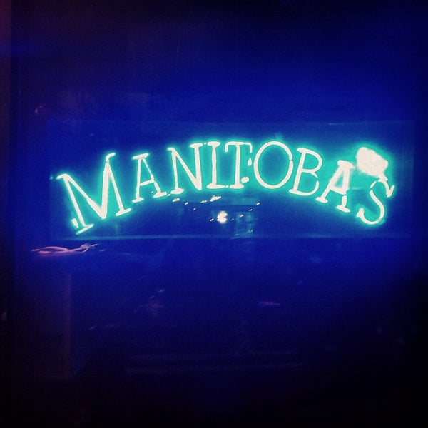 Foto tirada no(a) Manitoba&#39;s por Aerik V. em 5/23/2012