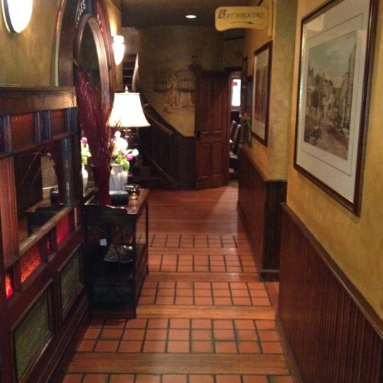 Foto scattata a The Porter House (Restaurant &amp; Cigar Bar) da Sean M. il 5/15/2012