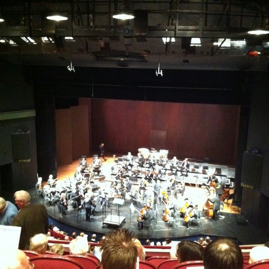 Foto diambil di Theater aan de Parade oleh Arie W. pada 3/18/2012