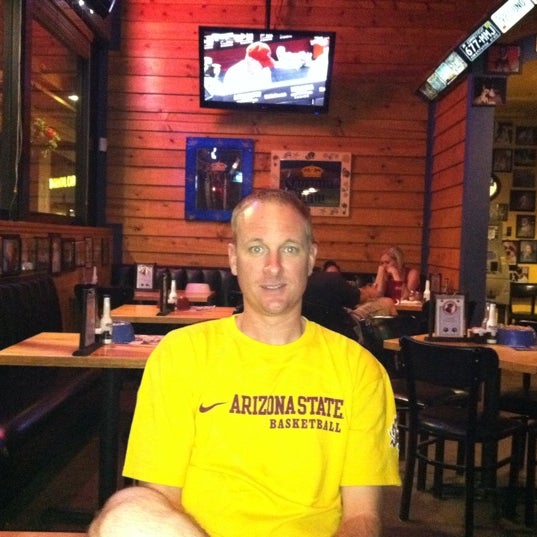 Photo taken at Uncle Bear&#39;s Grill and Tap by Kenny K. on 7/22/2011