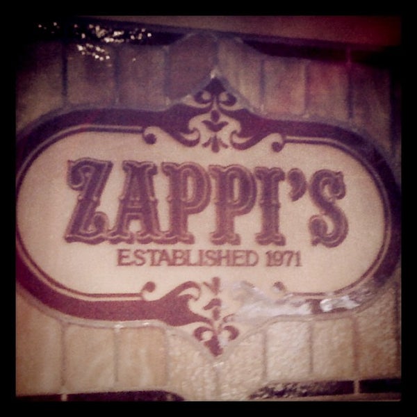 Das Foto wurde bei Zappi&#39;s Italian Eatery - Pasta, Pizza and Subs von Melvin E. am 7/5/2012 aufgenommen