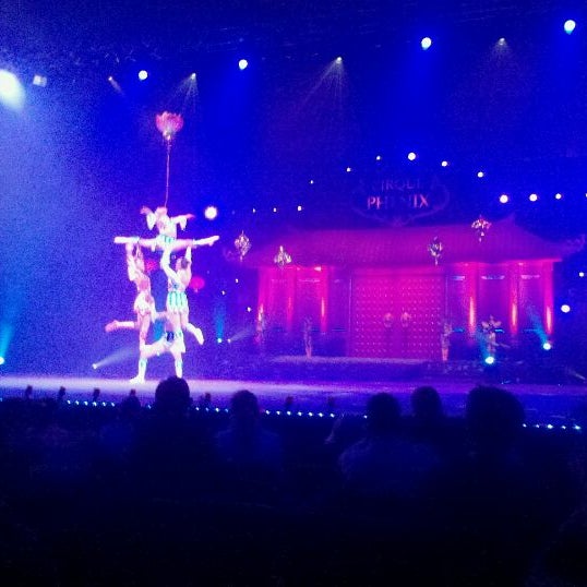 รูปภาพถ่ายที่ Cirque Phénix โดย Pierre T. เมื่อ 11/17/2011