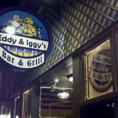 รูปภาพถ่ายที่ Eddy &amp; Iggy&#39;s โดย Chris F. เมื่อ 12/2/2011