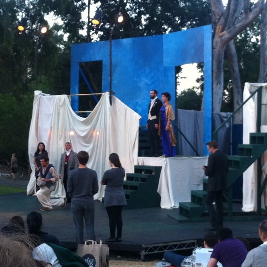 รูปภาพถ่ายที่ Griffith Park Free Shakespeare Festival โดย Kelly B. เมื่อ 7/24/2011