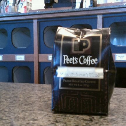 Photo taken at Peet&#39;s Coffee &amp; Tea by Noway J. on 6/4/2011