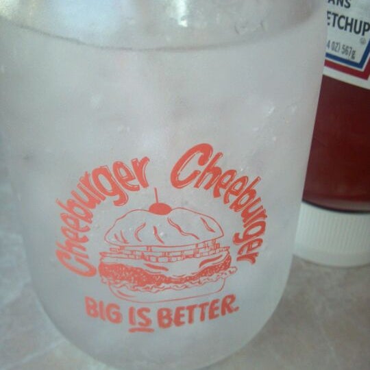 Photo taken at Cheeburger Cheeburger by Penney L. on 11/19/2011