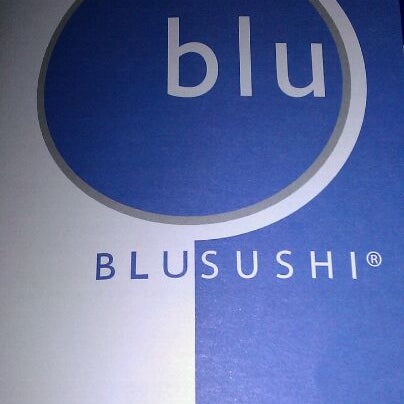 รูปภาพถ่ายที่ Blu Sushi โดย Monty H. เมื่อ 1/13/2012