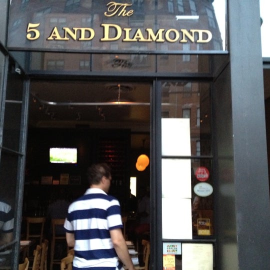 Foto tirada no(a) 5 &amp; Diamond por Eyal G. em 7/26/2012