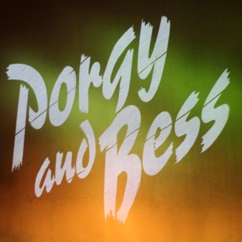 รูปภาพถ่ายที่ Porgy &amp; Bess on Broadway โดย Tathyane A. เมื่อ 8/26/2012