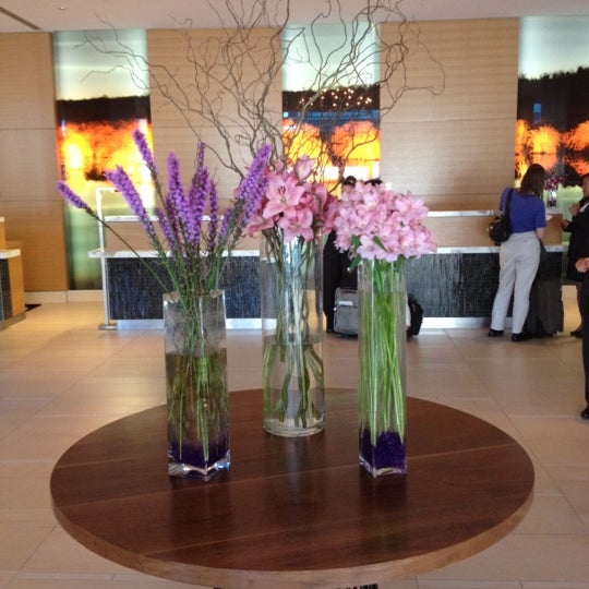 5/23/2012에 Jenny N.님이 JW Marriott Lobby Lounge에서 찍은 사진