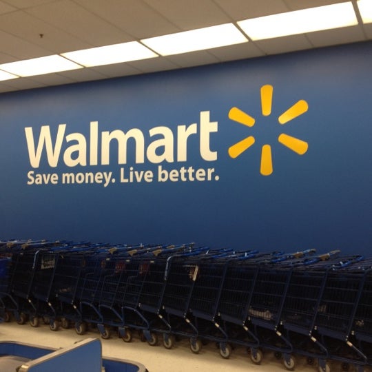 Foto tirada no(a) Walmart Supercentre por aneel . em 2/22/2012